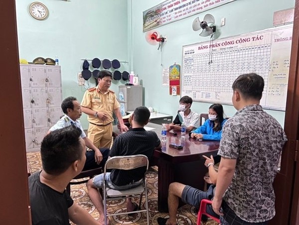 Kịp thời ngăn chặn 2 thanh niên bị người lạ dụ “bỏ nhà” đi làm việc nhẹ lương cao