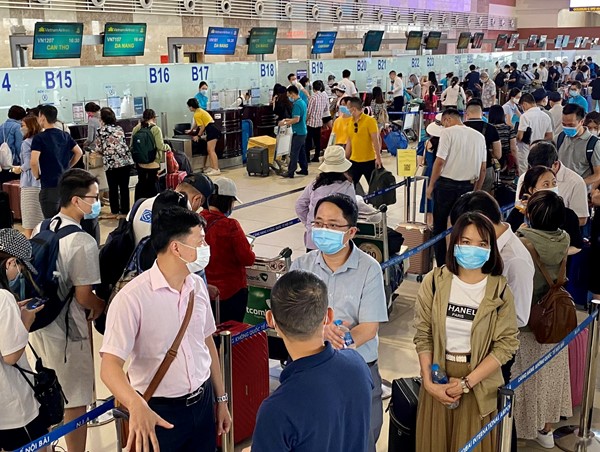 Khắc phục tình trạng chậm, hủy các chuyến bay, ùn ứ hành khách