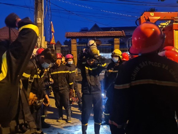 Cháy quán karaoke tại Bình Dương, ít nhất 12 người tử vong