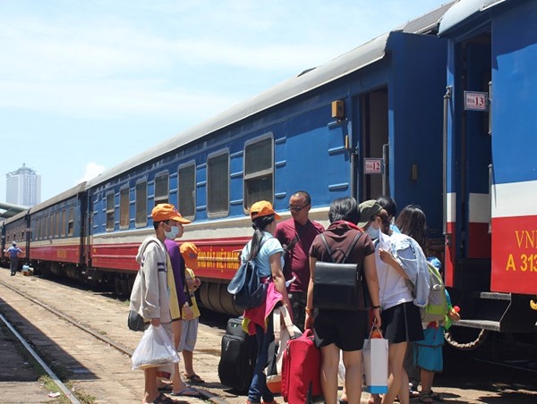 Đường sắt giảm giá vé tàu tập thể sau cao điểm vận tải 2/9