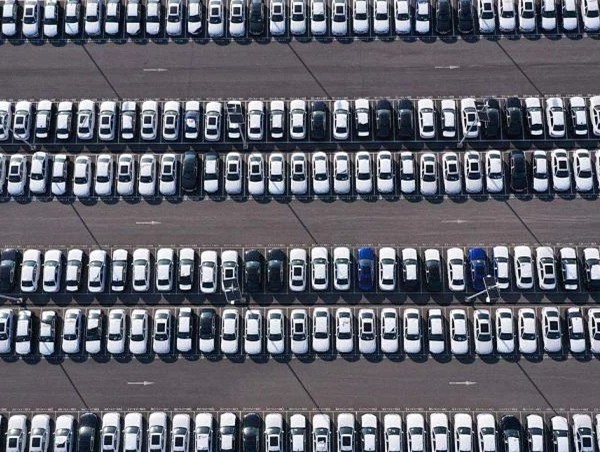 Doanh số bán ô tô của Trung Quốc tăng cao nhất trong một thập kỷ