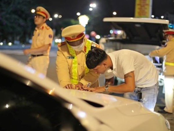 Lâm Đồng: Xử lý nghiêm các trường hợp vi phạm pháp luật giao thông, nhất là đối với cán bộ, đảng viên để nêu gương