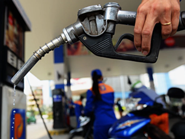 Đề xuất giảm 10% thuế nhập khẩu ưu đãi các mặt hàng chế phẩm xăng