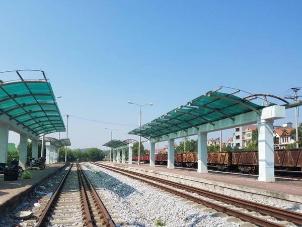 Bộ GTVT kiến nghị tiếp tục đầu tư đường sắt Yên Viên - Hạ Long