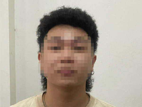 Nam thanh niên mang theo hung khí, "đụng" phải Cảnh sát 141