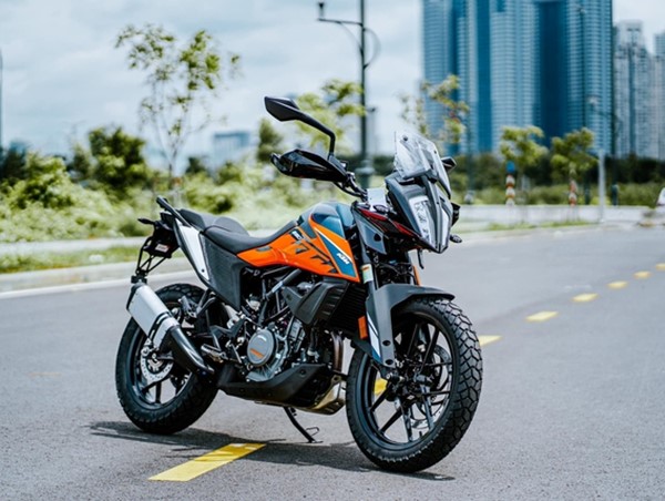 KTM cùng lúc tung 2 mẫu xe phân khối lớn tại Việt Nam