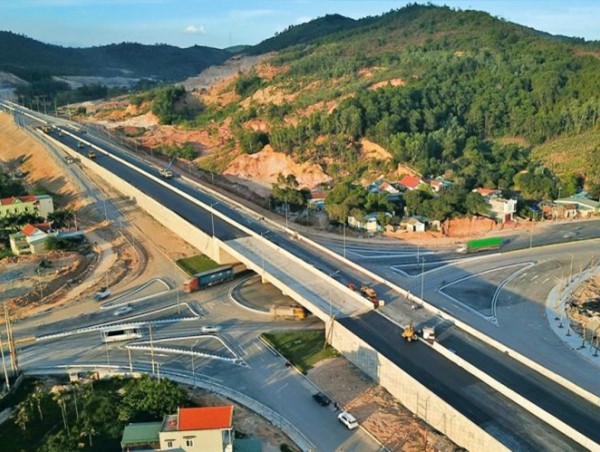 Khởi công tuyến đường kết nối Lai Châu với cao tốc Hà Nội - Lào Cai