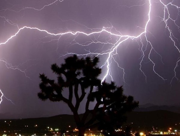 21 người bị sét đánh tử vong ở Ấn Độ trong vòng 24 giờ 