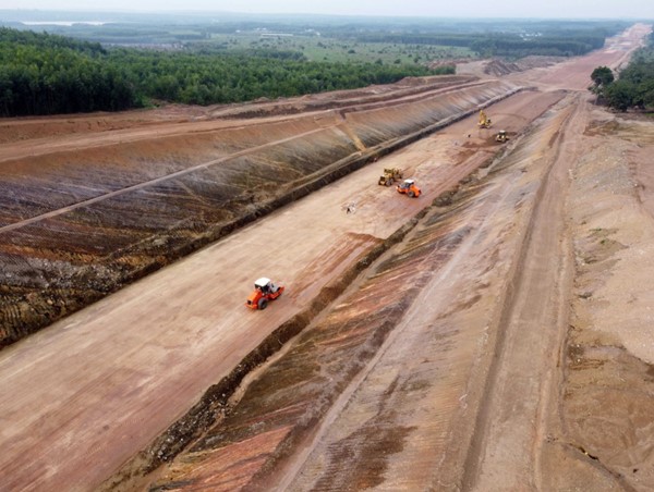 Bảo vệ môi trường, đảm bảo ATGT trong thi công đường cao tốc qua tỉnh Bình Thuận 