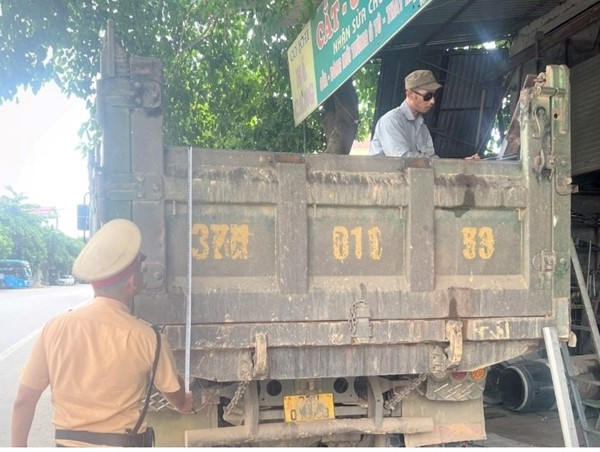 Nghệ An nghiêm cấm tác động, can thiệp việc kiểm tra, xử lý vi phạm trật tự an toàn giao thông