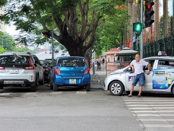Những nơi “mặc định” cấm dừng đỗ xe mà không cần biển cấm