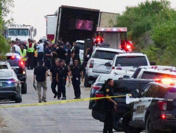 Phát hiện hơn 150 người di cư bị bỏ lại trong xe tải trên đường cao tốc