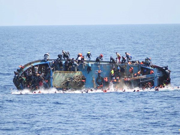 Lật thuyền chở người di cư, 34 người thiệt mạng