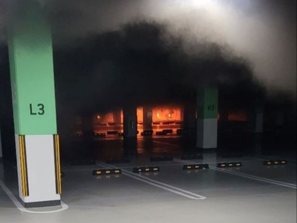 Nổ xe điện gây cháy lớn tại trung tâm thương mại ở Daejeon, Hàn Quốc