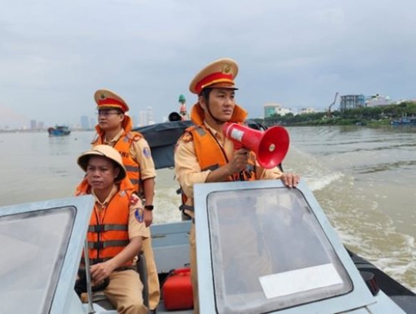 Ngành giao thông tập trung ứng phó khẩn cấp với bão số 4