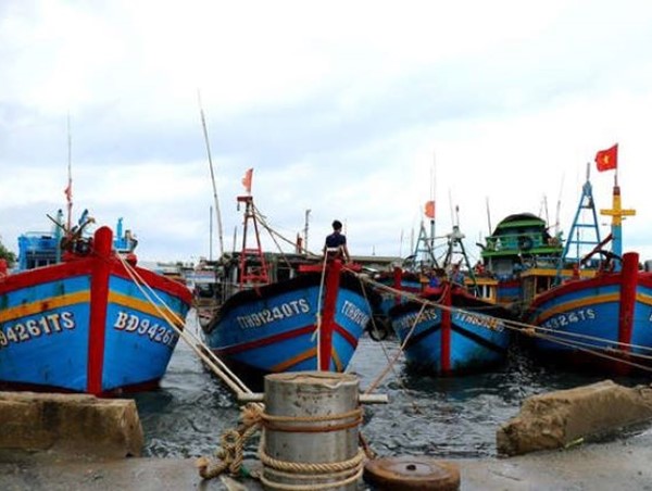 Hướng dẫn tàu thuyền tránh đi vào khu vực nguy hiểm của bão