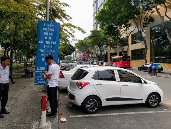 TP Hồ Chí Minh lập tổ xử lý vi phạm thu phí đỗ ô tô lòng đường