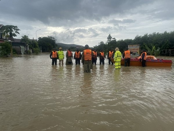 Chủ động ứng phó với mưa lũ, ngập lụt, lũ quét, sạt lở đất.