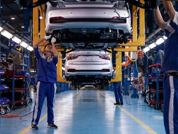 Lượng ô tô sản xuất trong nước tăng mạnh, đón sóng cao điểm dịp cuối năm