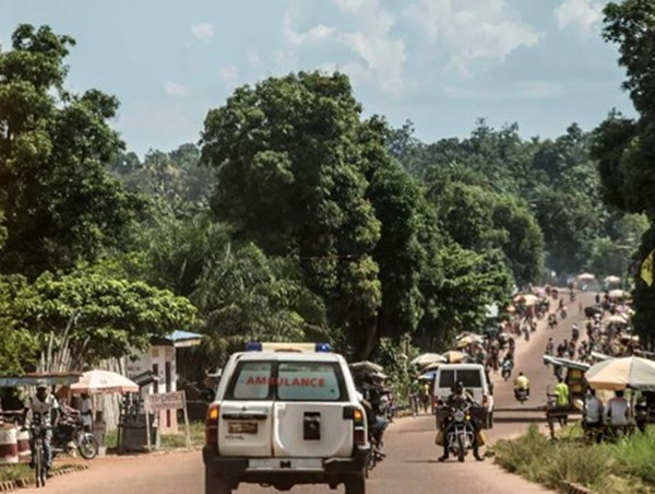 Lật xe tải trên con đường dốc, hơn 30 người thiệt mạng