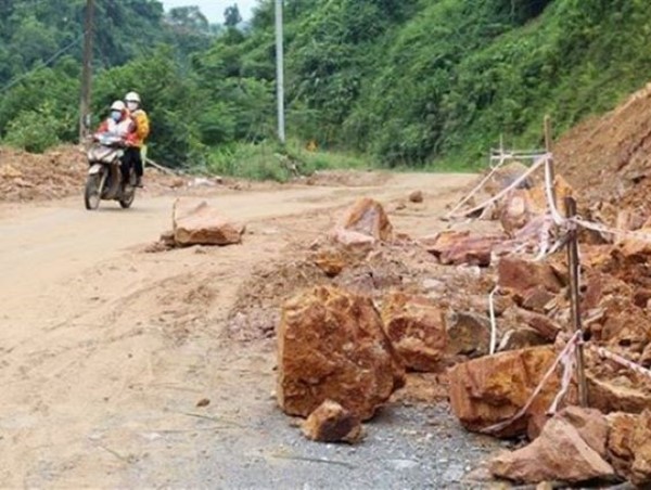 Ngành giao thông vận tải tập trung ứng phó, khắc phục hậu quả mưa, lũ, sạt lở đất do hoàn lưu bão số 4