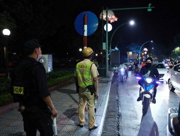 Cảnh sát 141 bắt giữ 13 đối tượng nẹt pô, rú ga trong đêm