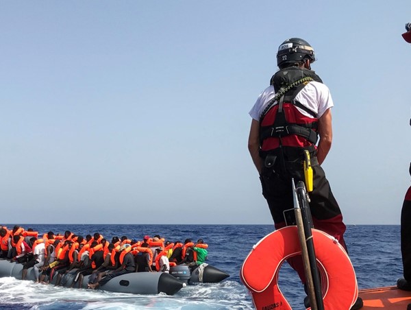 Thuyền chở người di cư gặp nạn, nhiều người chết và mất tích