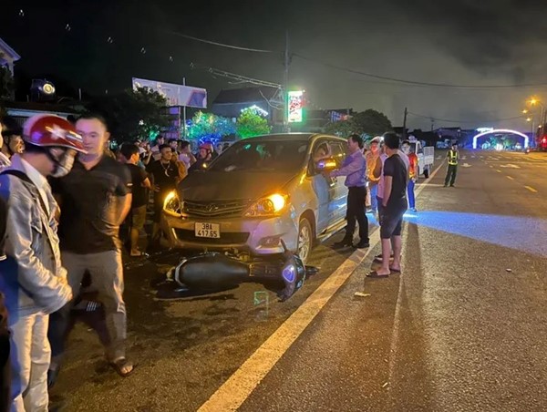 Ô tô tông xe máy rồi kéo lê gần 2km trên quốc lộ 1A