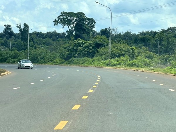 Dừng xe ô tô trên đoạn đường cong tầm nhìn bị che khuất sẽ bị xử phạt như thế nào?