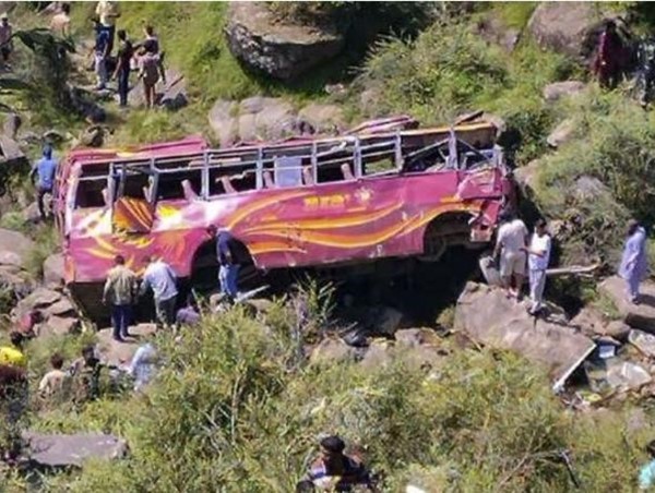 Xe khách rơi xuống vực, ít nhất 25 người thiệt mạng