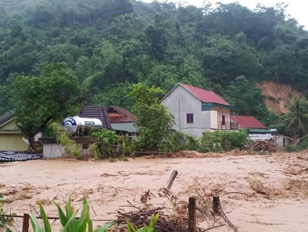 Chủ tịch nước gửi Thư khen tấm gương dũng cảm cứu người trong mưa lũ