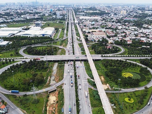 Sớm triển khai 5 tuyến đường kết nối giữa TP Hồ Chí Minh và Long An