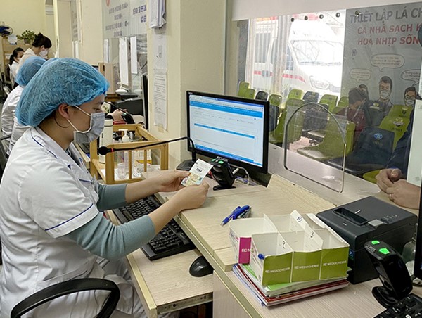 Hà Nội: Đẩy nhanh việc dùng tài khoản định danh điện tử trong thực hiện thủ tục hành chính