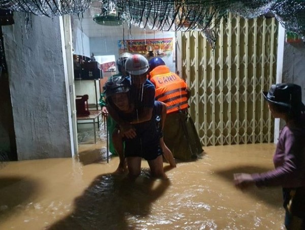 Chủ động ứng phó với áp thấp nhiệt đới, mưa lũ tại miền Trung