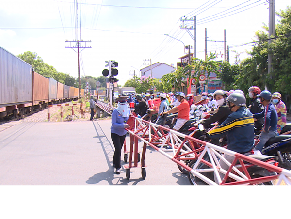 Chưa phân cấp cho UBND cấp tỉnh thực hiện gác chắn đường ngang