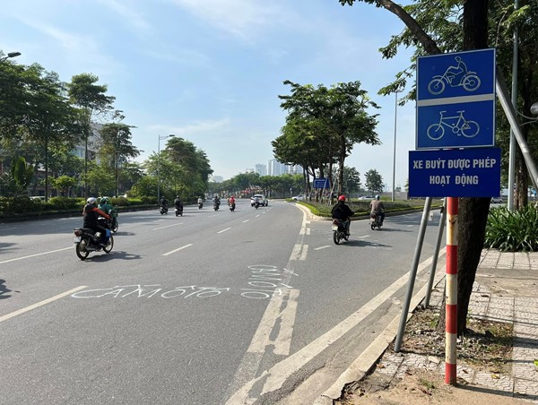 Ô tô rẽ phải trên đường Võ Chí Công, cẩn thận bị phạt nặng