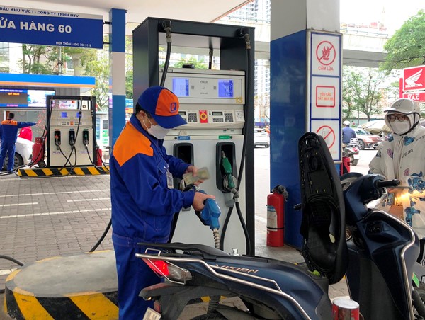 Các doanh nghiệp đầu mối đảm bảo nguồn hàng cho hệ thống xăng dầu trên địa bàn TP Hà Nội