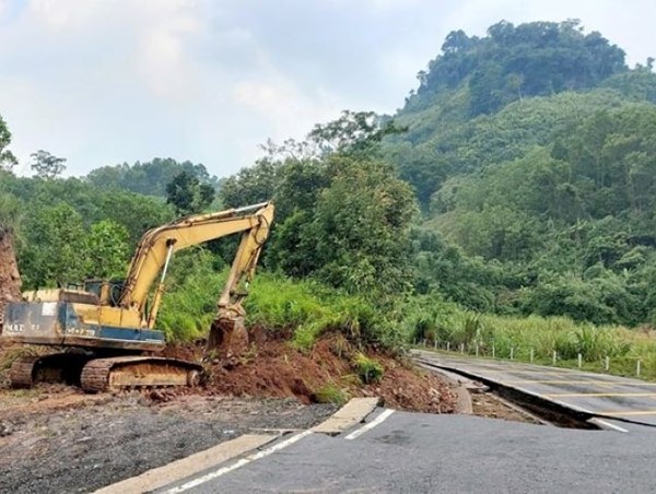 Ngành Giao thông vận tải tập trung khắc phục hậu quả mưa lũ tại khu vực Trung Bộ