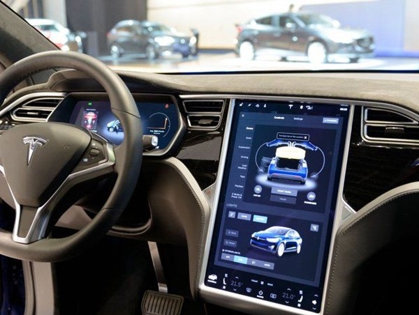  Tesla chưa được chấp nhận là xe tự lái hoàn toàn trong năm nay