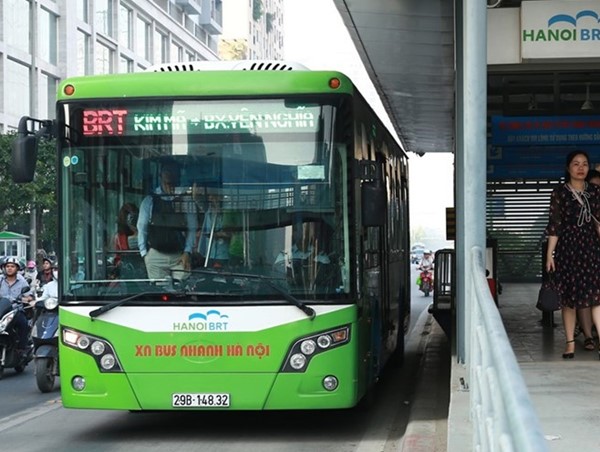 Hà Nội: Thí điểm khách đi buýt nhanh BRT được dùng xe máy điện miễn phí