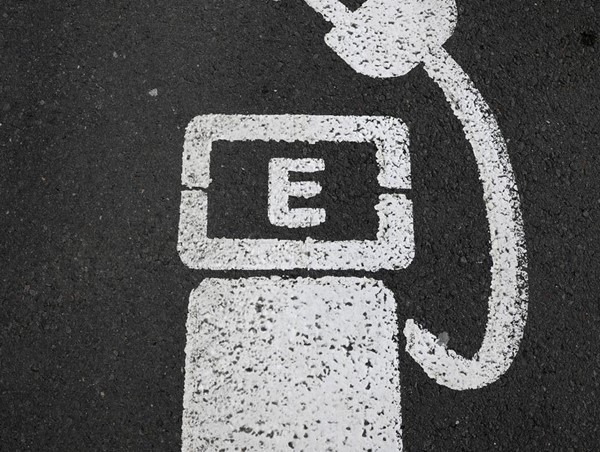 Đức chi 6,3 tỷ euro để mở rộng các điểm sạc ô tô điện