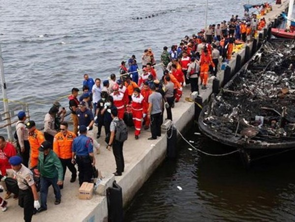 Cháy tàu ở Indonesia khiến 14 người thiệt mạng