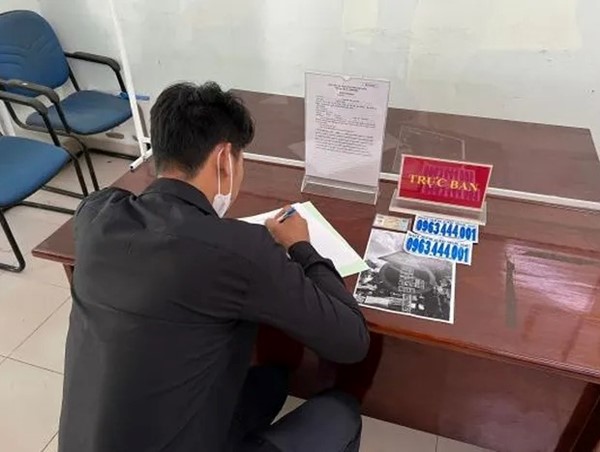 Phạt 5 triệu đồng đối tượng dán quảng cáo che biển báo giao thông