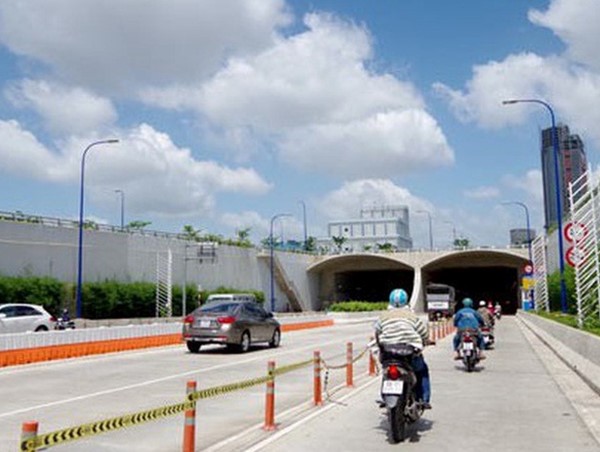 Cấm xe qua đường hầm sông Sài Gòn trong 2 ngày cuối tuần