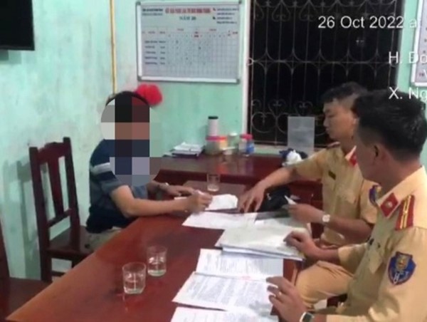 Phạt 17 triệu đồng lái xe đi ngược chiều trên cao tốc Nội Bài - Lào Cai