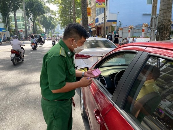 TP Hồ Chí Minh: Xem xét kiến nghị thu phí qua thẻ ETC với ô tô đỗ dưới lòng đường