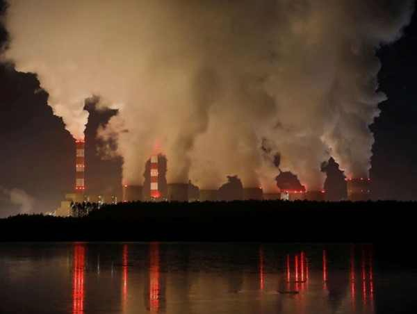 EU thông qua lệnh cấm đối với ô tô chạy bằng nhiên liệu hóa thạch mới từ năm 2035