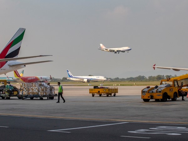 Lập đoàn công tác làm việc với 10 địa phương xin làm sân bay