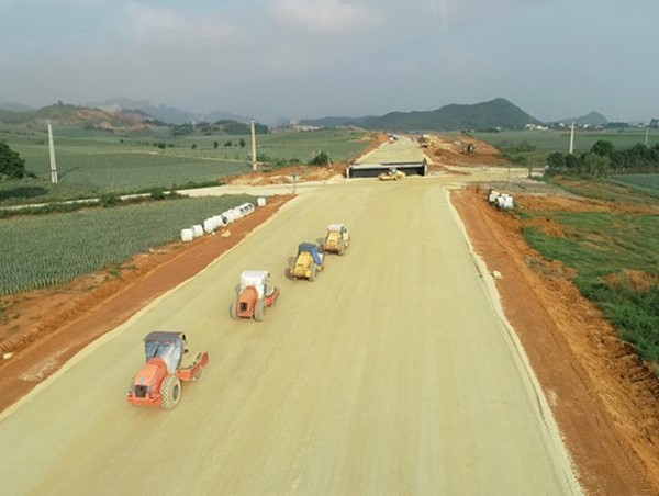 Khẩn trương hoàn thiện thủ tục làm trạm dừng nghỉ trên cao tốc Bắc - Nam