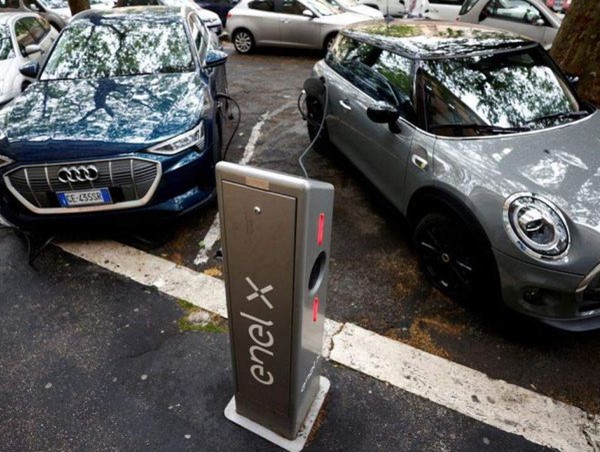 Xe điện và xe động cơ lai chiếm 43% doanh số bán ô tô mới của EU trong quý III